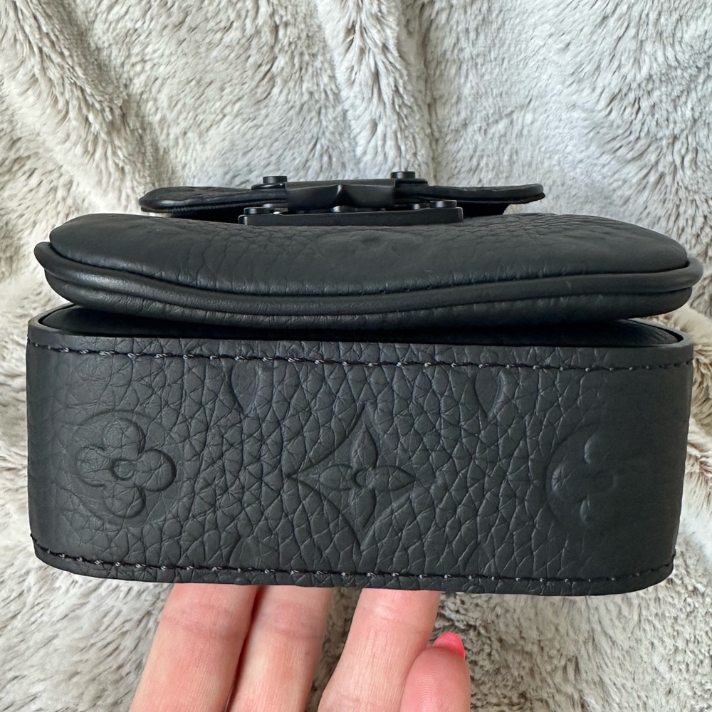 Sold on FB. Louis Vuitton S-Lock Vertical Wearbale Wallet Taurillon Black - Picture 9 of 17